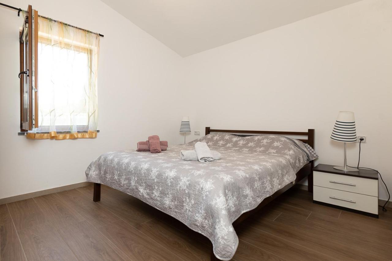 רוביני Holiday House Hana מראה חיצוני תמונה