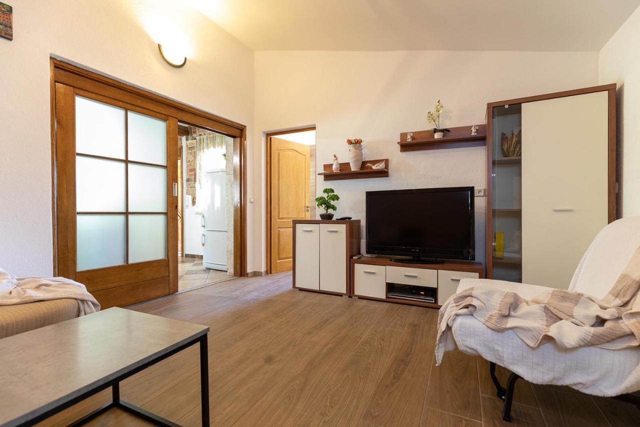 רוביני Holiday House Hana מראה חיצוני תמונה