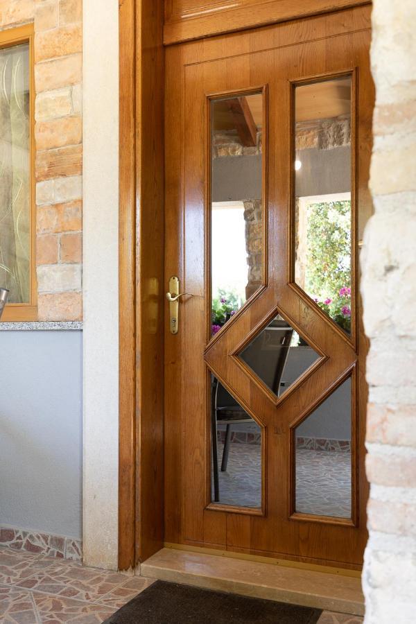 רוביני Holiday House Hana מראה חיצוני תמונה
